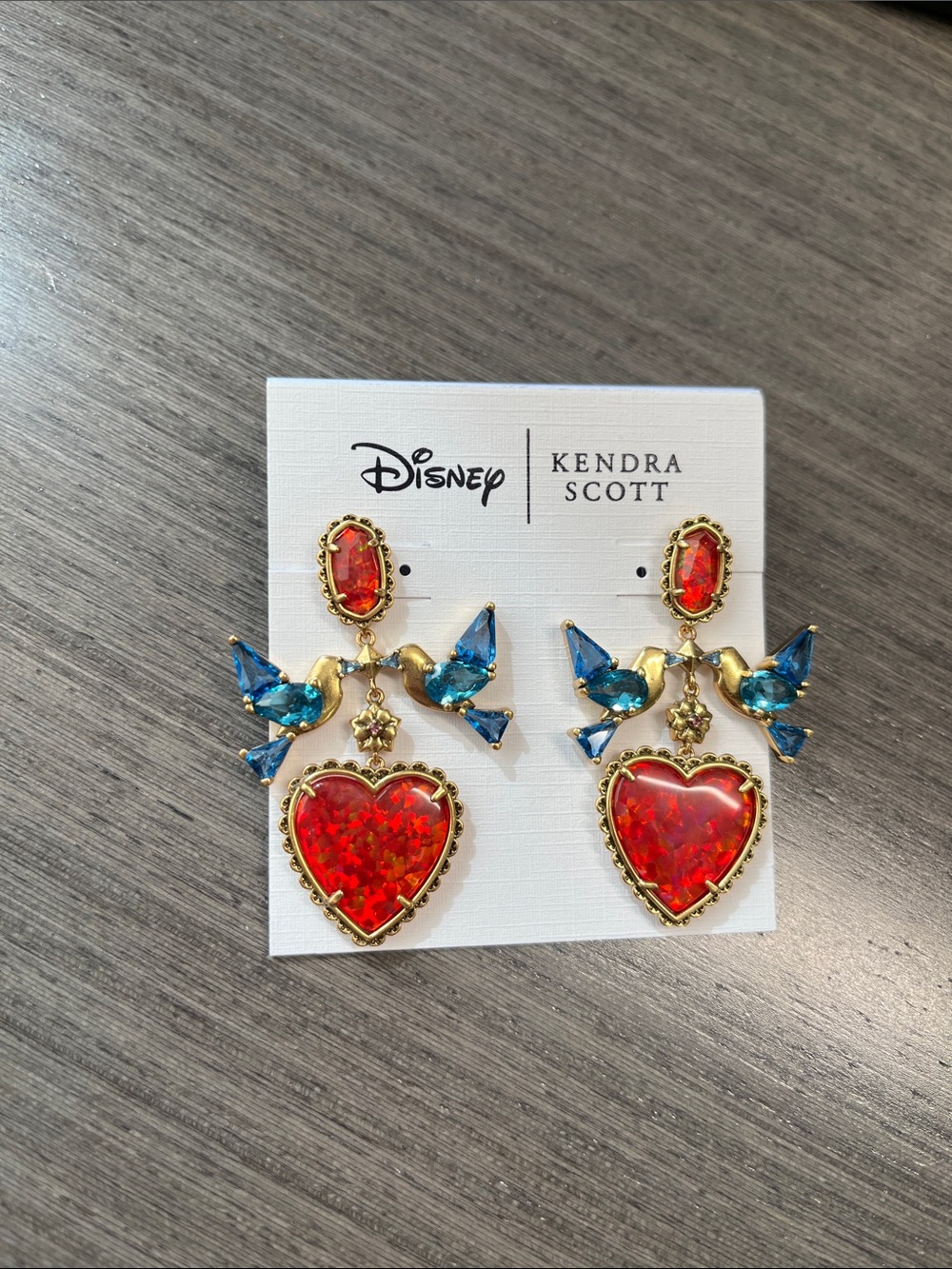 NEW Disney x Kendra Scott Snow White heart earrings
